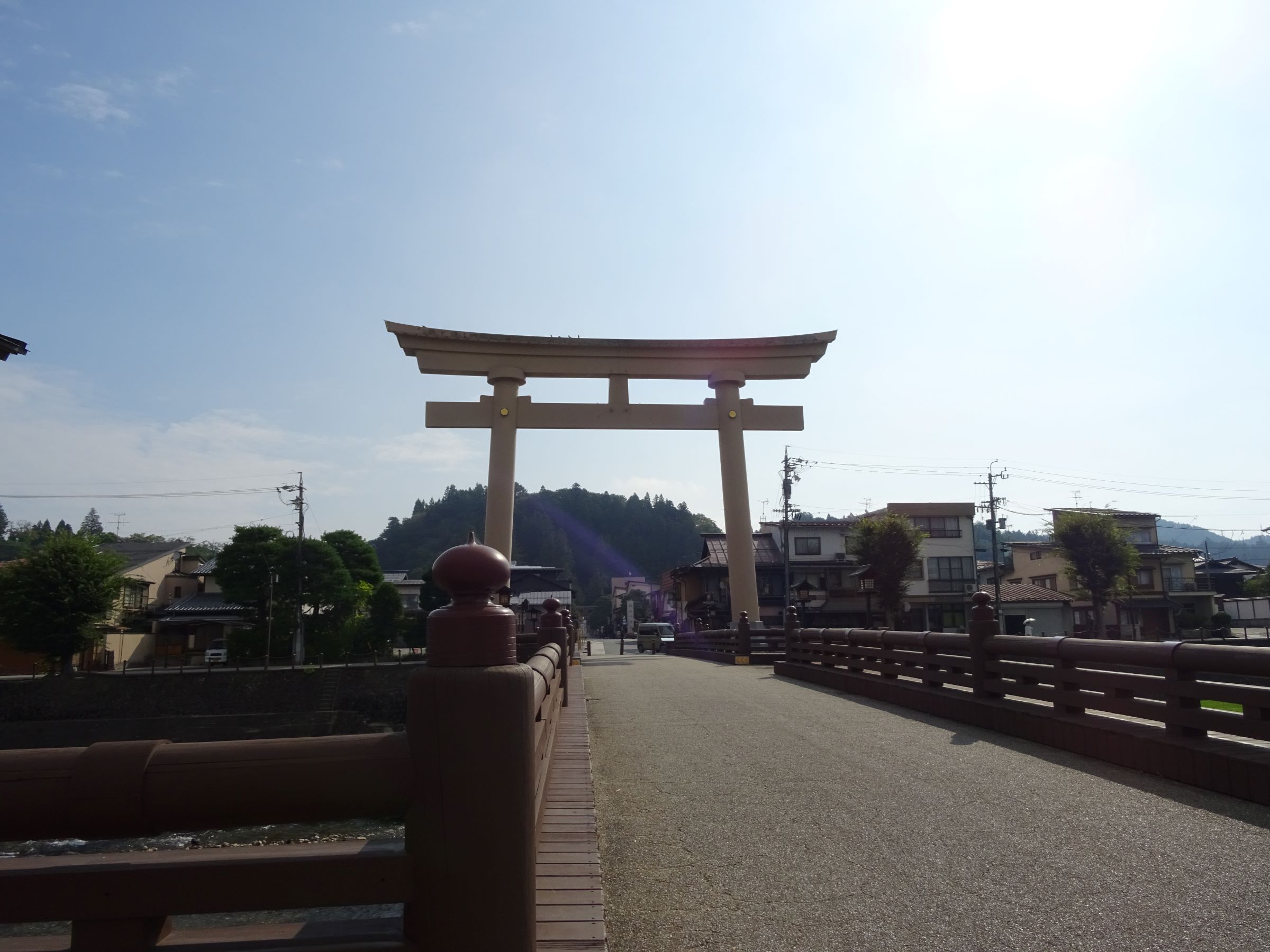 宮前橋と櫻山八幡宮の大鳥居