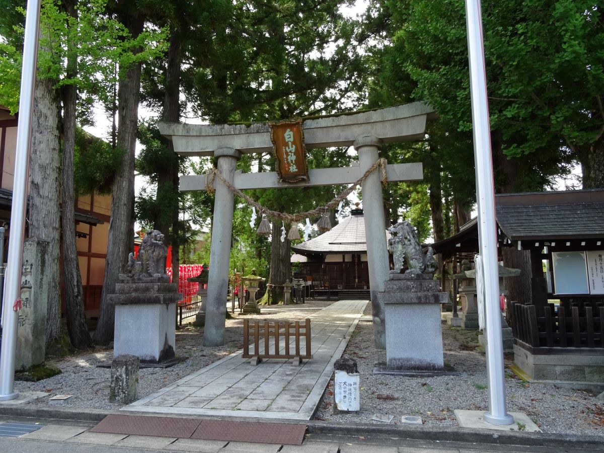 一本杉白山神社