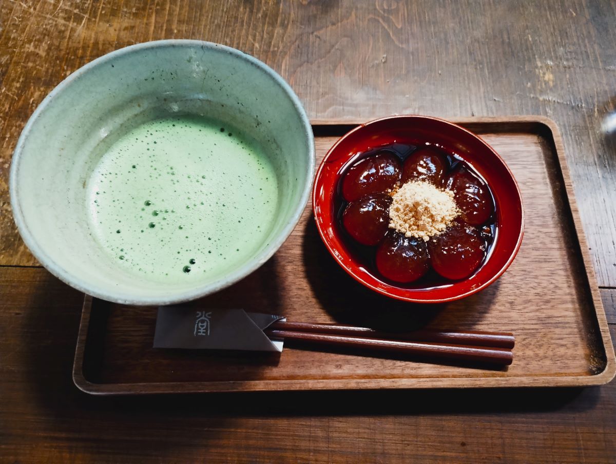 「喫茶去 かつて」の抹茶とわらび餅