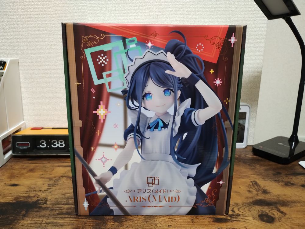 フィギュアの箱(正面)