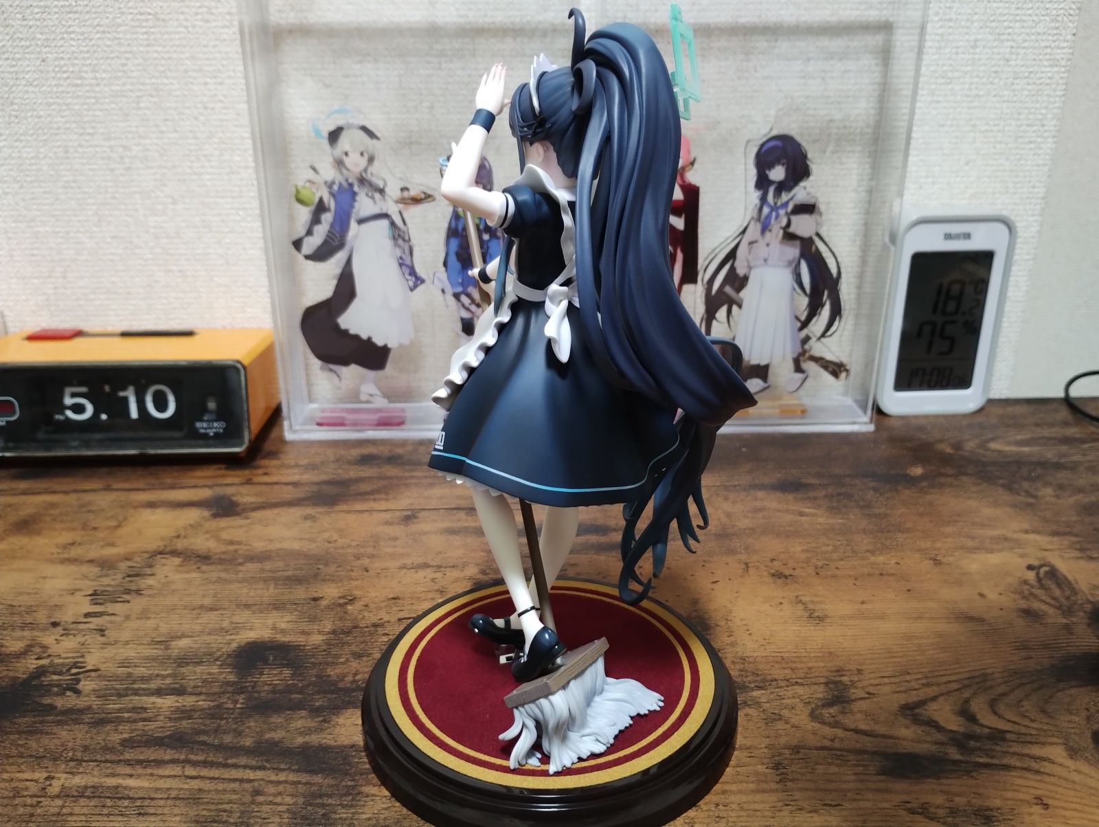 フィギュア斜め左後
