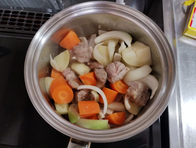 野菜を加熱している