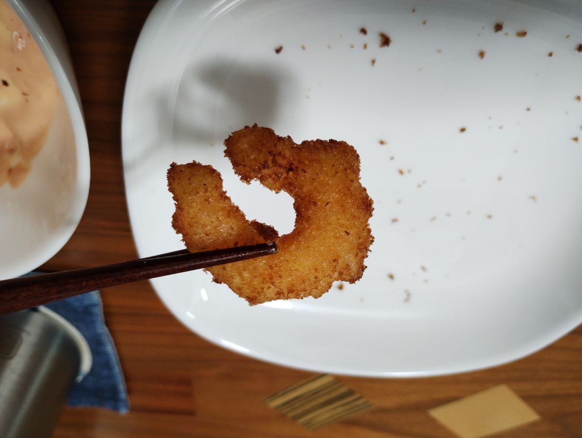 ソースをつけていないエビ